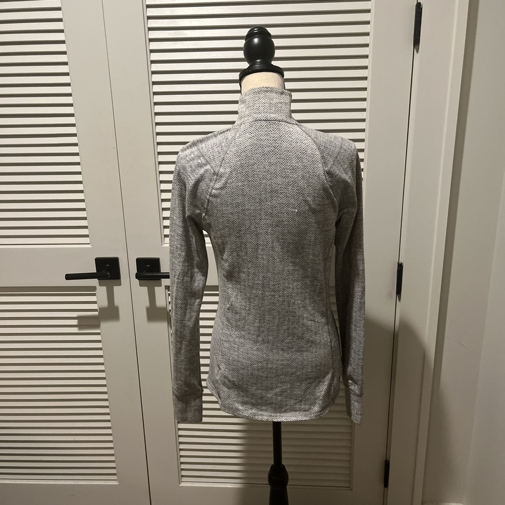 Old Navy Active Black and White Patterned Jacket - Picture 4 of 5